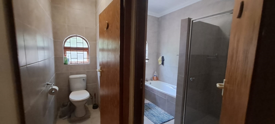 5 Bedroom Property for Sale in Aurora Western Cape